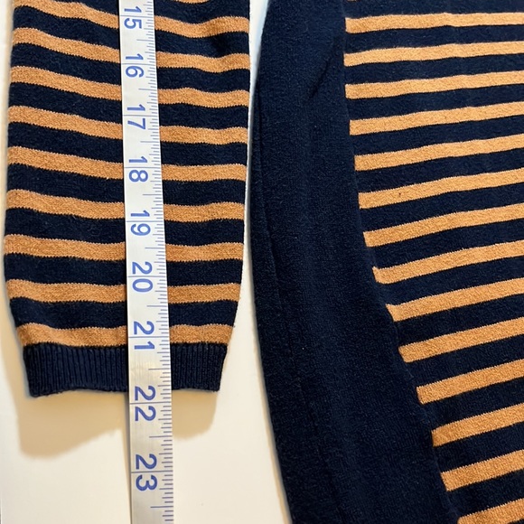 H&M sweater dress. Longsleeve, gold, and navy - Picture 4 of 4